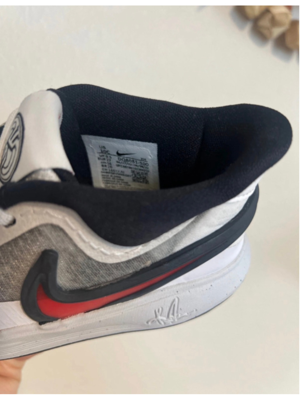Nike Kyrie 8 GO (PS) in white university red size 10c - Picture 5 of 7
